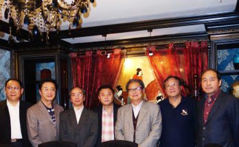 何晓巍与曹宝麟、鲍贤伦、周志高、潘善助、屠新时、陈必武、庄希祖、金中浩诸名家参加情系上海海内外书法展缩略图