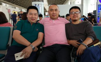 何晓巍与成华区文化馆蒋松谷馆长、四川福宝美术馆向运成馆长缩略图