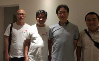 何晓巍与中国书法家协会副主席陈振濂先生在上海《金刚经》全国写经大赛评审现场缩略图