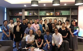 何晓巍出席熊猫国际艺术中心成立暨熊猫国际发展研讨会缩略图