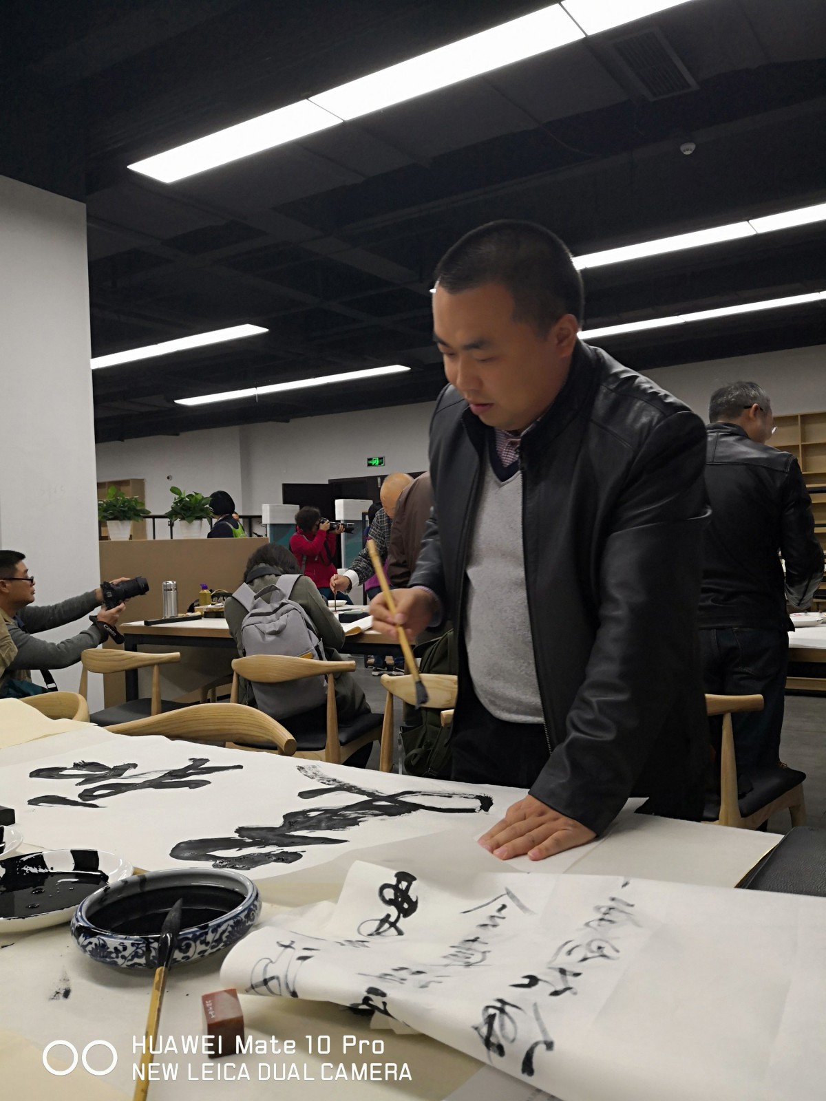 成华区文联书画名家走基层活动 何晓巍走进和美社区插图3