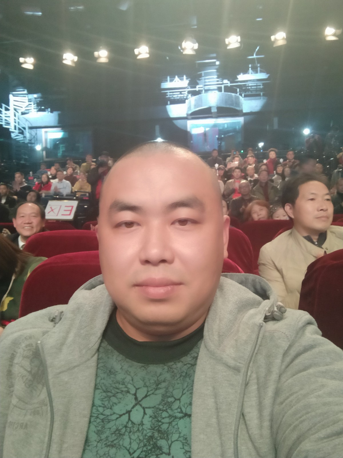何晓巍参加成都文联2018文艺自愿公益典礼插图1