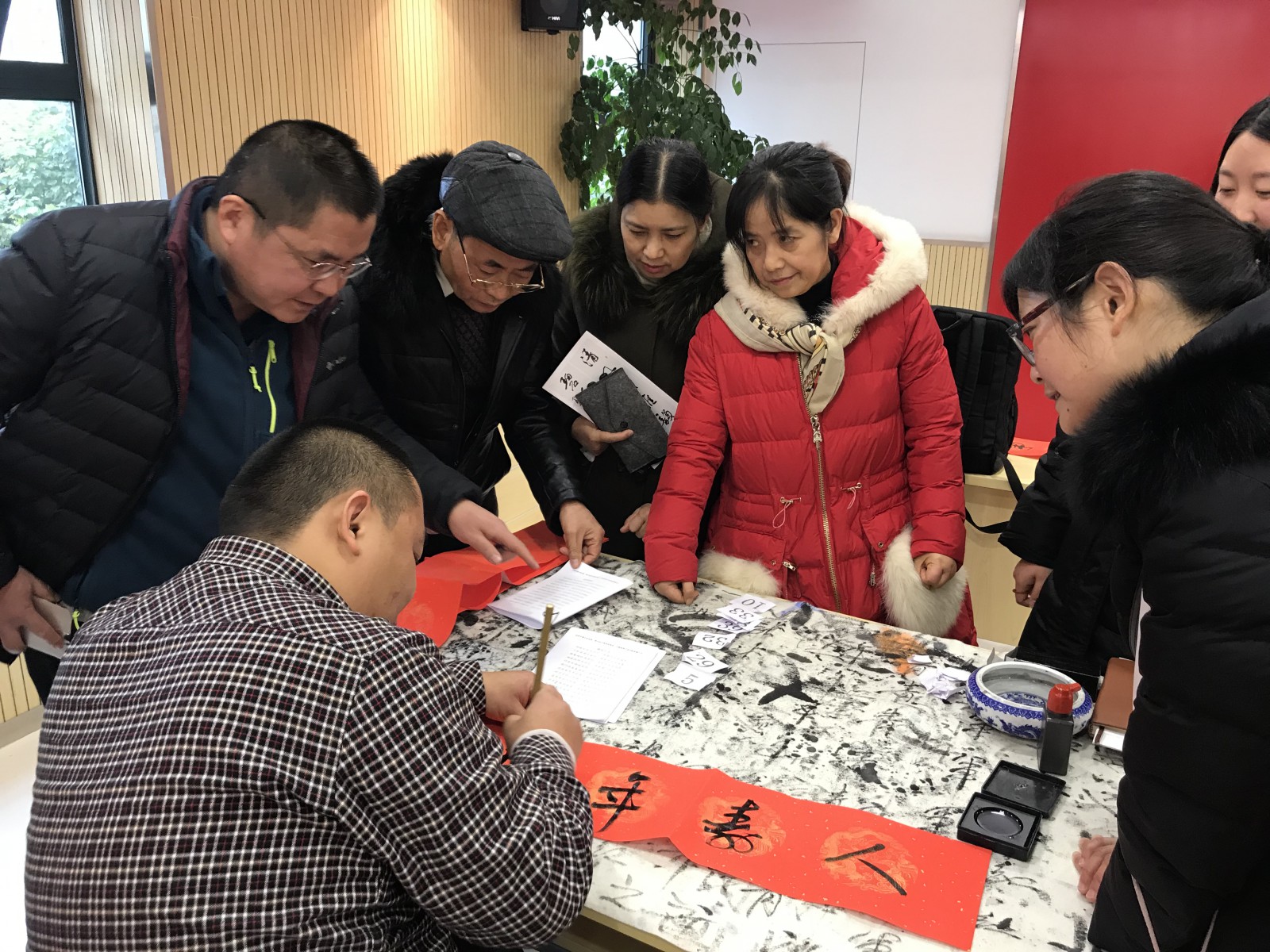 何晓巍作客成都市文联天府文艺名家讲坛走进锦城社区主讲《时风下的中国书法与传统之路》插图6