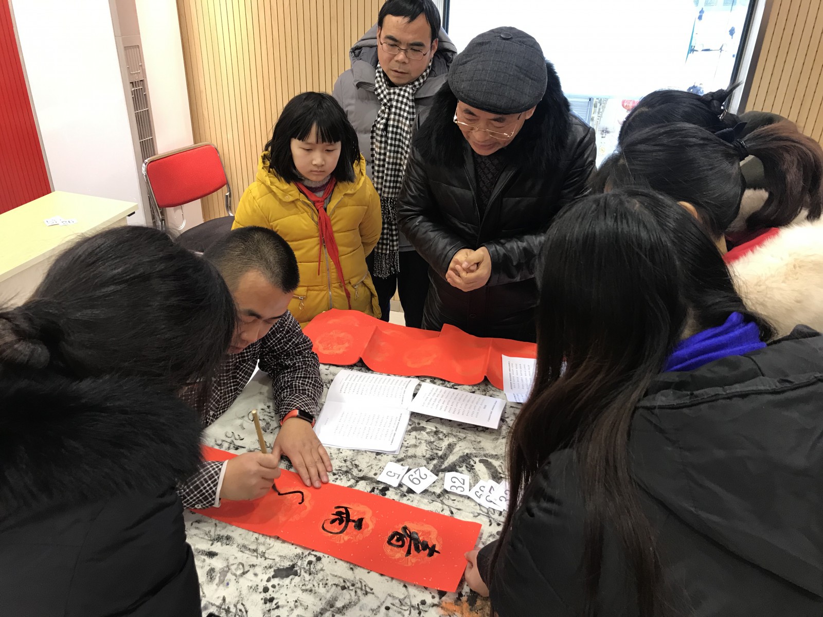 何晓巍作客成都市文联天府文艺名家讲坛走进锦城社区主讲《时风下的中国书法与传统之路》插图9