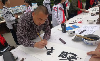 何晓巍应崇庆中学邀请 为崇中百年校庆题词缩略图