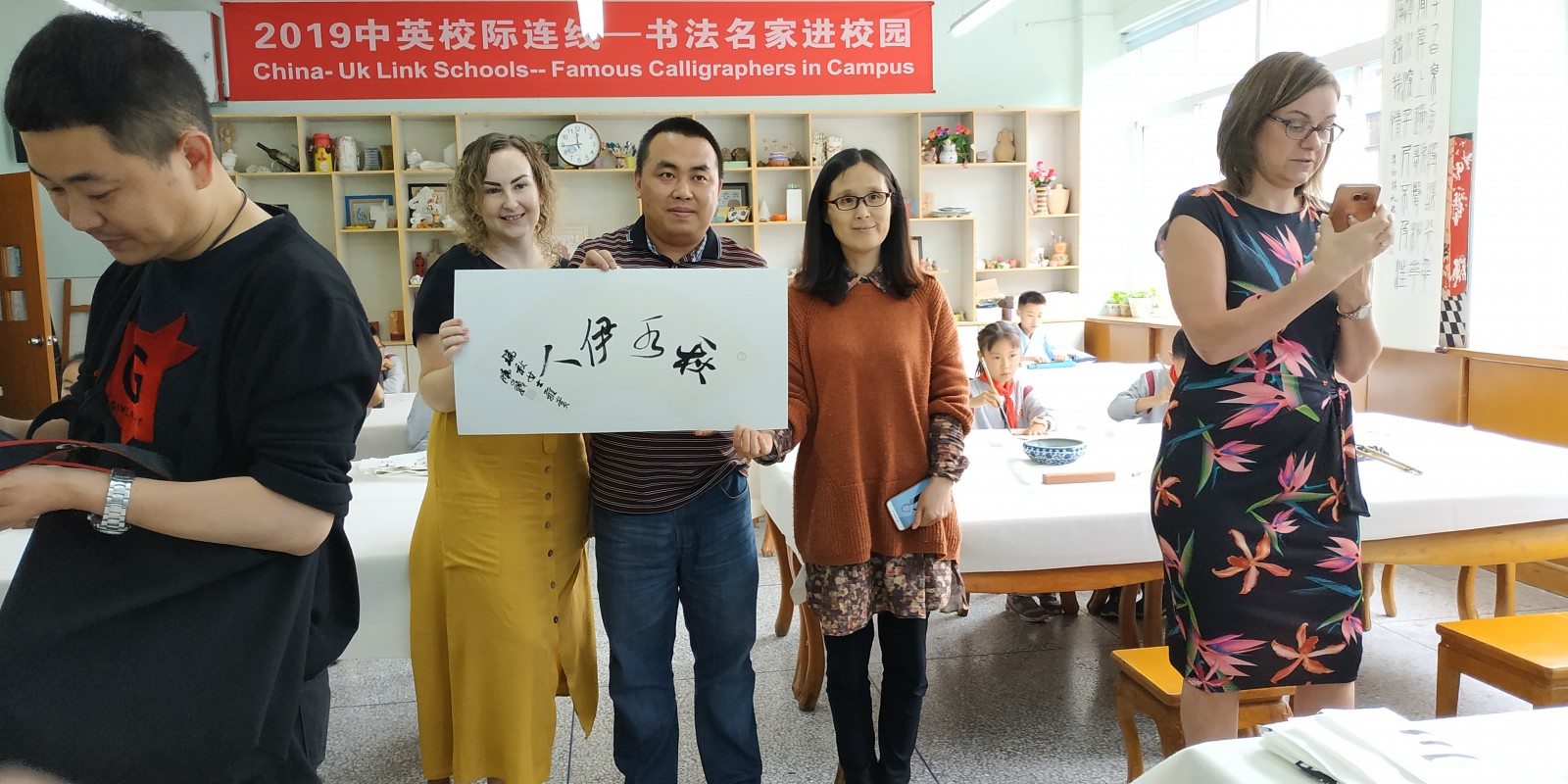 何晓巍参加中英文化交流走进龙江路小学分校插图2