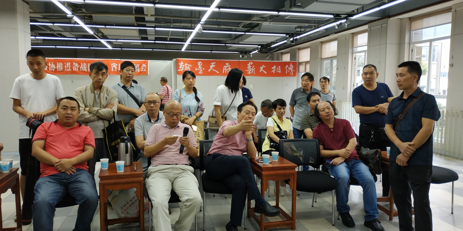 何晓巍出席成都市书协看稿会插图