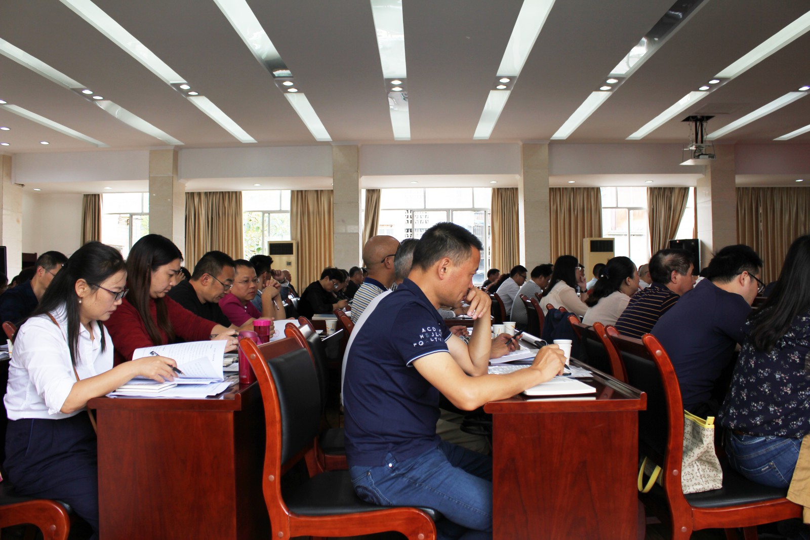 何晓巍出席2019年成都市书法水平测试报名工作暨培训会插图1