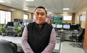 何晓巍出席书法惠民活动走进成都地铁维保中心缩略图
