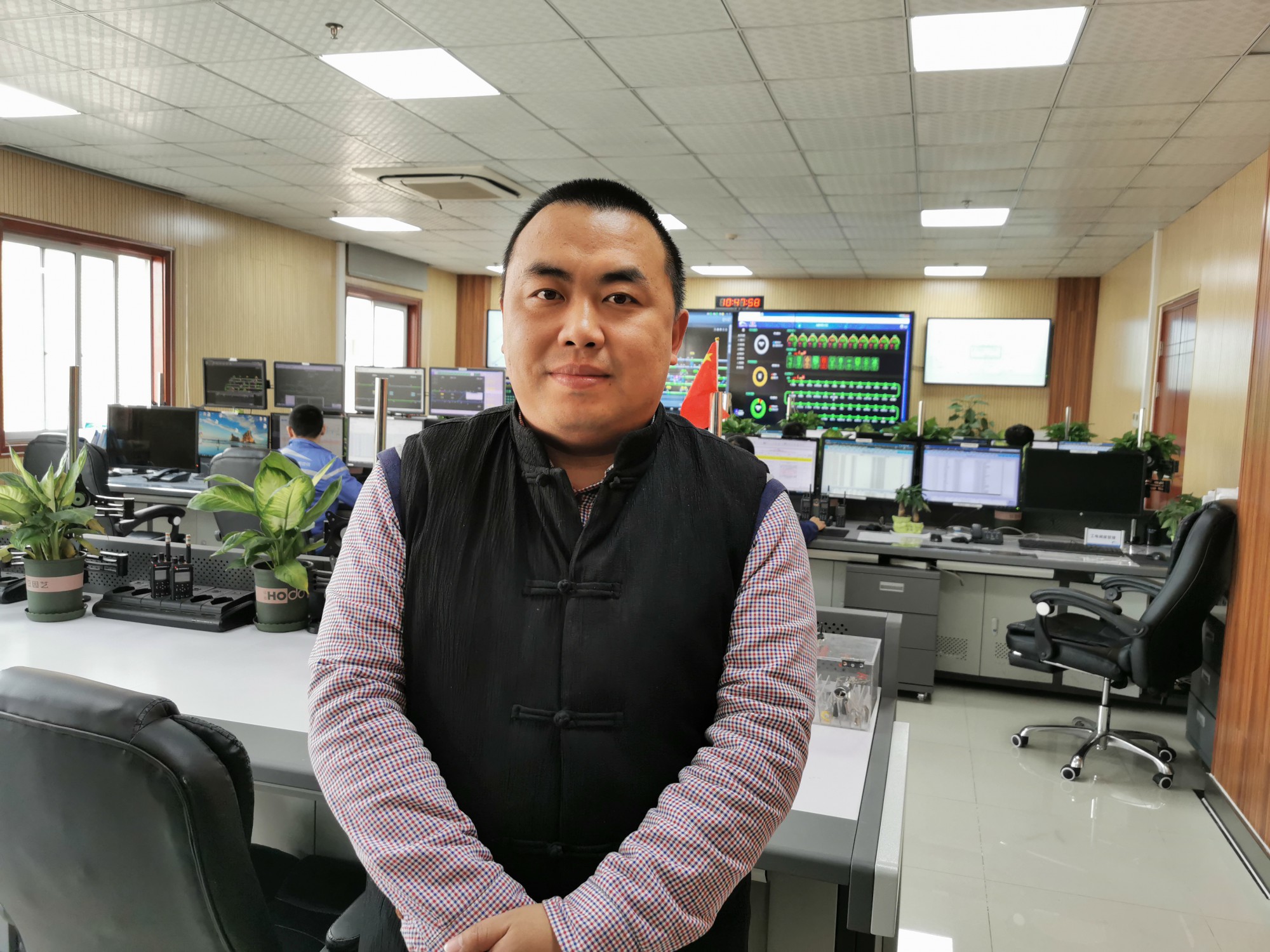 何晓巍出席书法惠民活动走进成都地铁维保中心插图1
