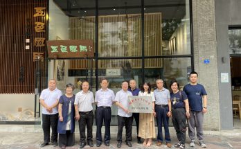 何晓巍参加成都市书法家协会（竹下）创作培训基地授牌仪式活动缩略图