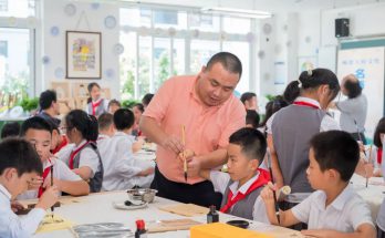 何晓巍参加名师一堂课活动进高新区锦晖小学缩略图