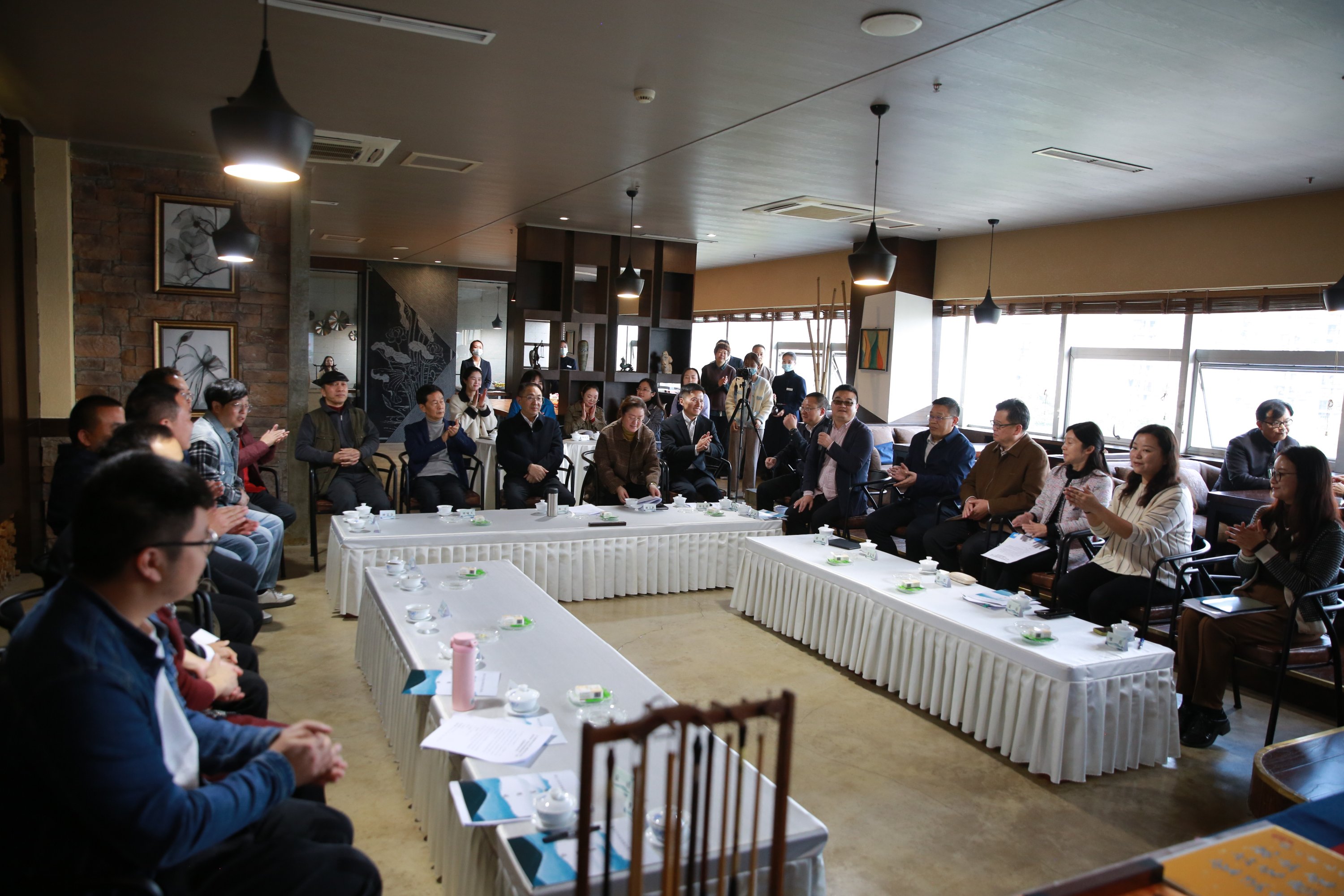 何晓巍参加全市法院“礼赞二十大奋进新征程”主题作品展新都法院巡展活动插图3